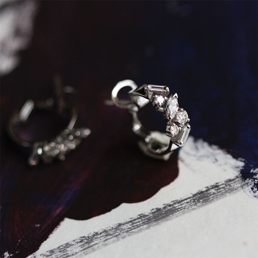White gold 'Balance' hoop earrings with diamonds BALANCE | OR FANTAU18B CT 0,73